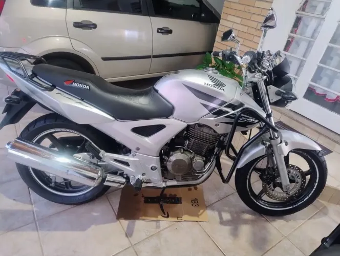 Está com escapamento original e tbm tenho esportivo 