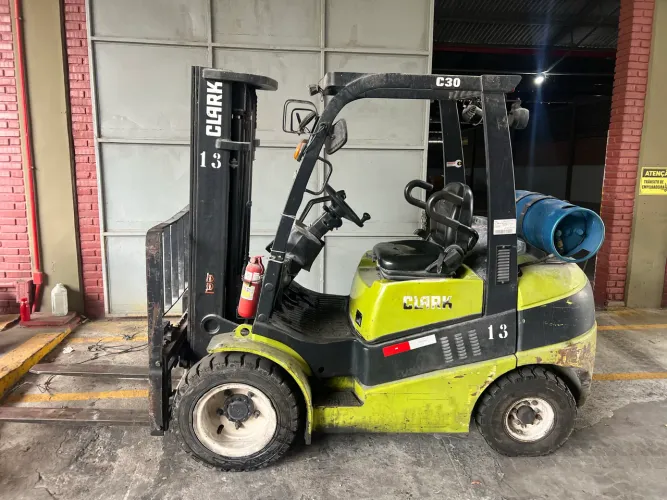 Emilhadeira 3 tonelada lança de 6m