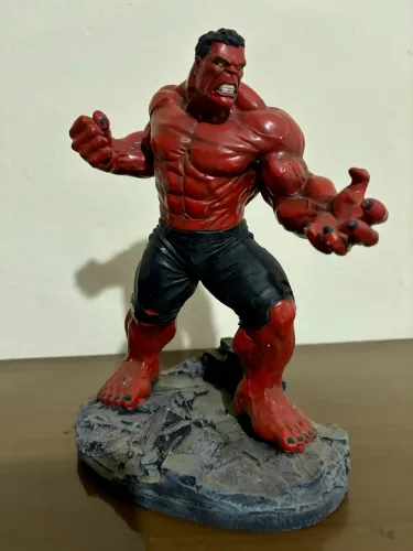 Estátua Artesanal Red Hulk 30cm - Peça Exclusiva de Colecionador 