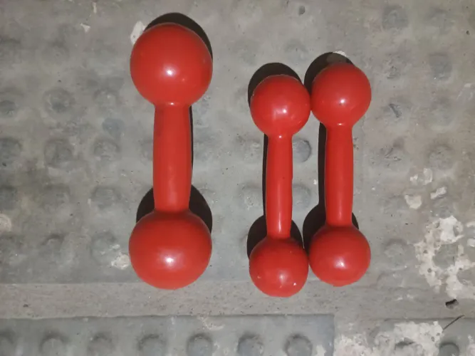 Par de Halteres de 1kg e um de 2kg - Vermelho