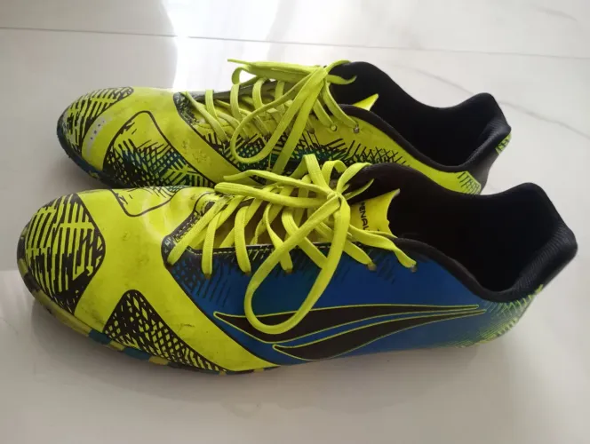 Tênis futsal 39