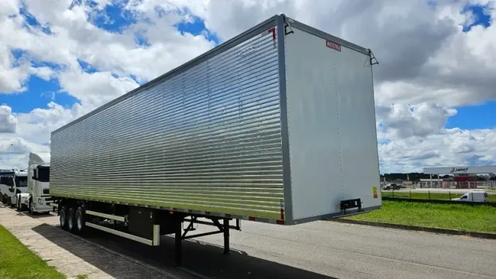 Baú Nostra 0km Ano 25 30plts sem pneus 15.40 x 2.90 Pronta entrega 2 posições de pino rei