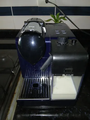 Cafeteira Nespresso Lattissima
