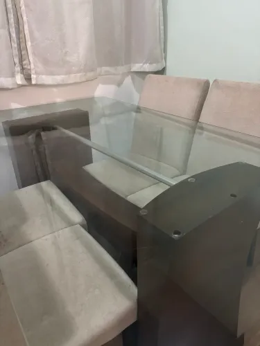 Mesa de jantar com 4 cadeiras