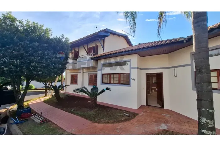 Casa à Venda 217m² construídos, 4 Suítes no Condomínio Alto do Bonfim