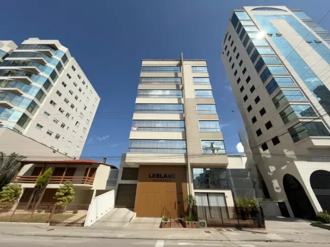 Apartamento em Laguna, Mar Grosso 3 Suítes, Mobiliado, 2 Vagas.