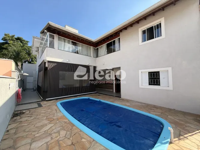 Condomínio Flor da Serra - Casa Sobrado com 04 dormitórios e piscina aquecida no Condomíni