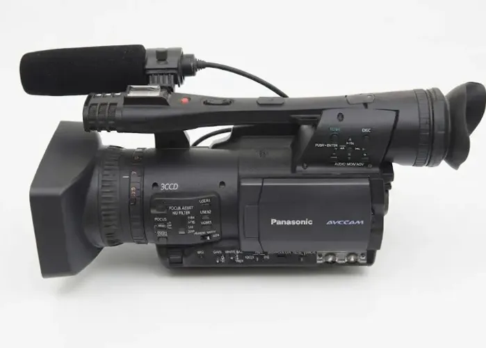 FILMADORA PANASONIC HMC 150