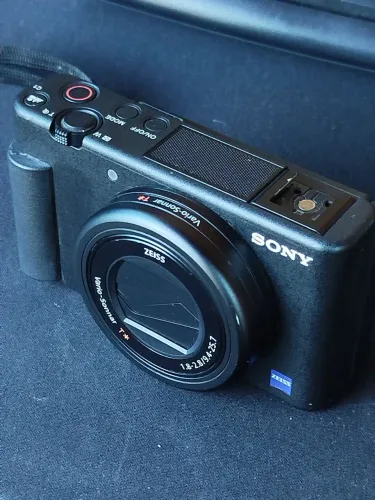 Sony ZV-1 Semi-Nova + Kit Completo de Acessórios (Pronta para Gravar!)