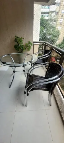 Mesa de varanda tampo de vidro