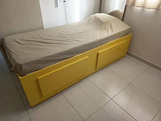 Cama de solteiro em MDF com gavetas 