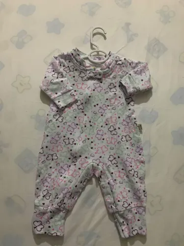 Lote 3 Macacões de Bebê Longos Zíper - Tamanho RN (veste até 3 meses).