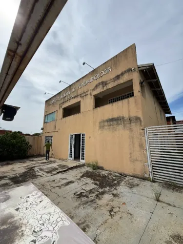 Prox. ao Camelódromo de Campinas | Sobrado na Frente e Galpão no fundo 