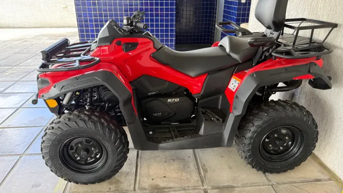 Vendo Quadriciclo Can Am 570 estado de zero