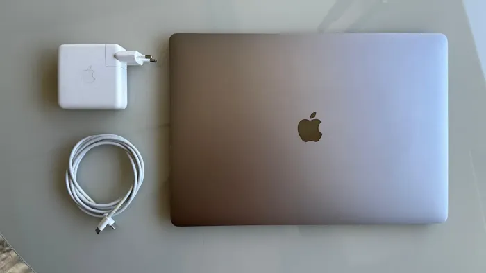 MacBook Pro 16? - i7 - 16 GB RAM - 512 SSD
