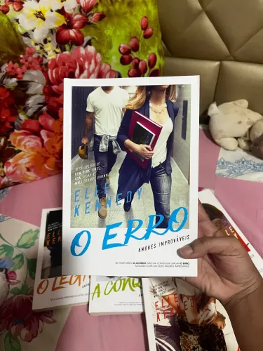 O Erro - Elle Kennedy | Amores Improváveis