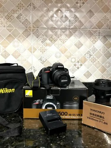 Camera Nikon D3500 + 18-55mm + Yongnuo 50mm f/1.8 + Caixa Completa