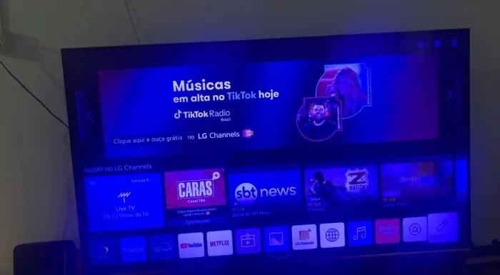 Vende se uma tv de 65 polegada smarth