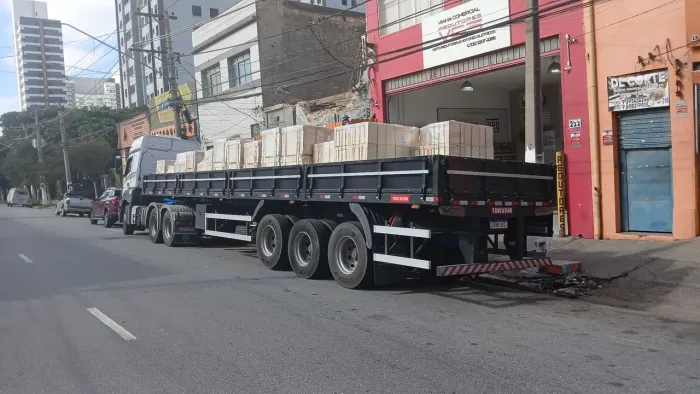 Carreta grade baixa com lock assoalho de ferro