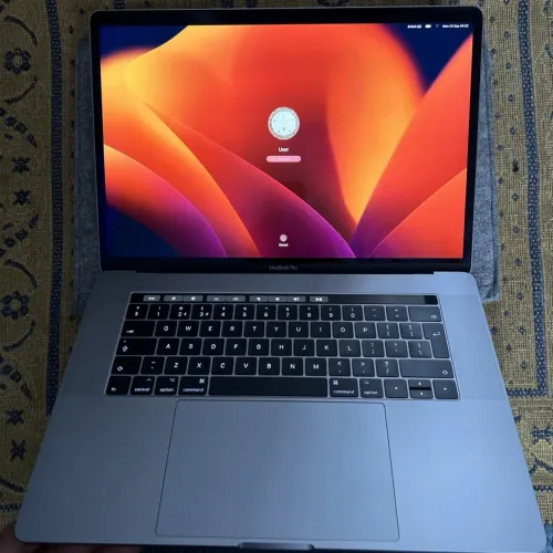 MacBook Pro 2017 i7 16 GB RAM 512GB Ssd 15?