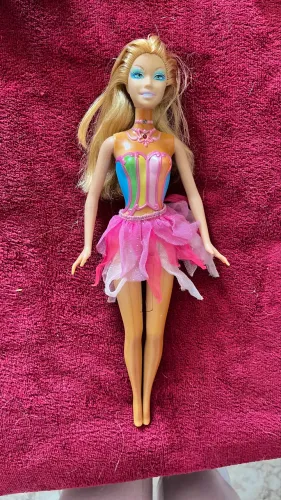 Boneca barbie magia do arco-iris