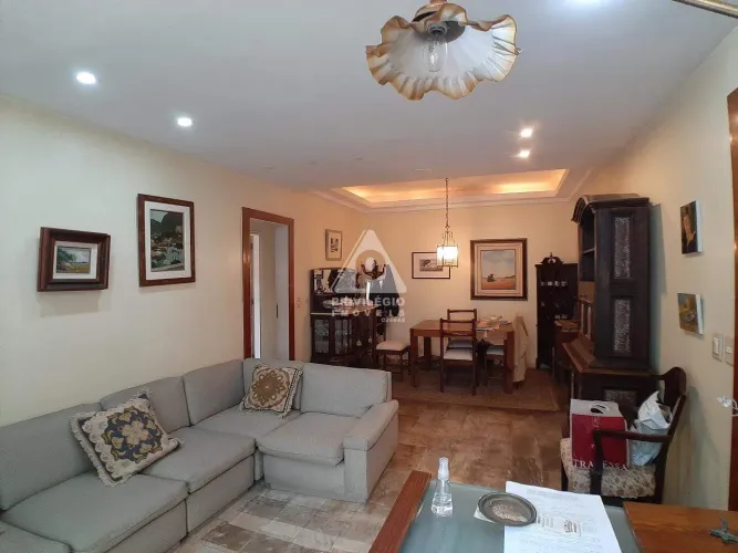 Apartamento de 2 Quartos e Quitinetes no Cosme Velho com Garagem Box e Vista para o Cristo