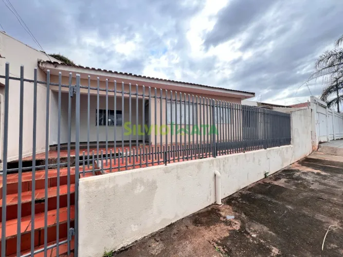 EXCELENTE CASA, 03 QUARTOS SENDO 01 SUÍTE PARA MORAR, PRÓXIMO DA AV. NILDO RIBEIRO, JARDIM