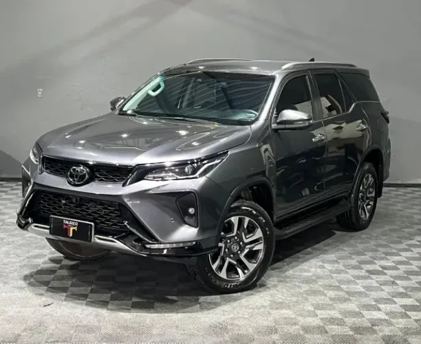 Toyota Hilux SW4 SRX Plat. 4X4 2.8 TB Die. Aut. 2024