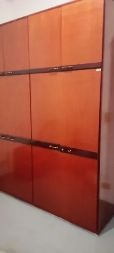 Guarda roupa 1,80x 2,30 de altura e 52 de largura vintage com criado de madeira 