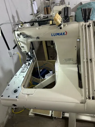 Máquina industrial fechadeira de braço
