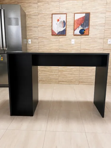 Escrivaninha / Mesa de Escritório Multimóveis com Armário e Nichos