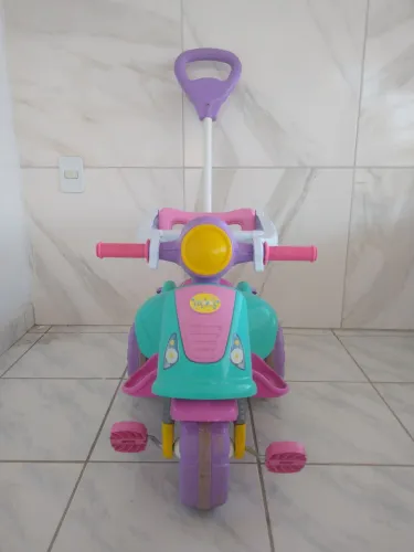 Vende-se tricículo infantil Avespa