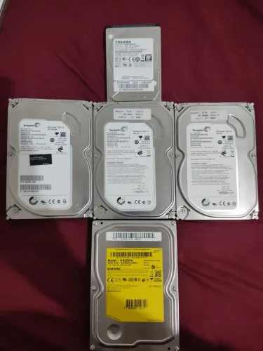1 HD 2.5" 500GB Notebook + 3 HDs 3.5" 320GB Desktop PC (Usados Funcionando) Total 4 HDs