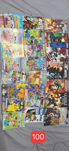 coleção de revistas em quadrinhos