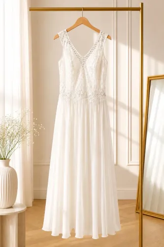Vestido Longo Branco com Bordados e Pedrarias
