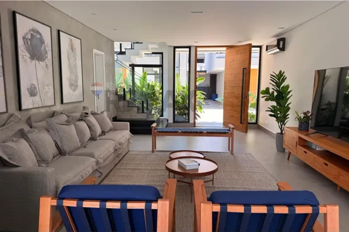 Linda casa disponível para locação em condomínio a apenas 50 metros da praia em Juquehy