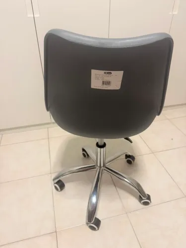 Cadeira com rodinhas para quarto (NOVA)