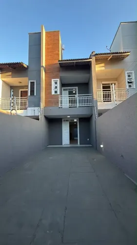 LINDA CASA DUPLEX Á VENDA LAGOA REDONDA - CASA ESPAÇOSA, REFORMADA E PRONTA PARA MORAR