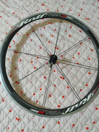 Roda de carbono Rolf prima perfil baixo 