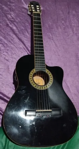 Violão elétrico seminovo+capa de brinde