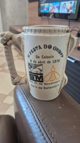 Caneca comemorativa 1978 de cerâmica