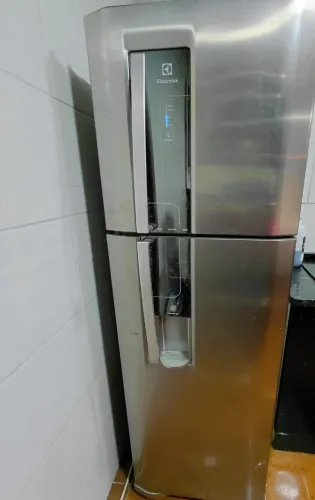 Geladeira Eletrolux inox