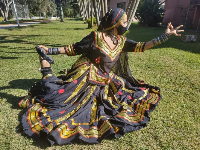 Figurino completo indiano (dança kalbelia)