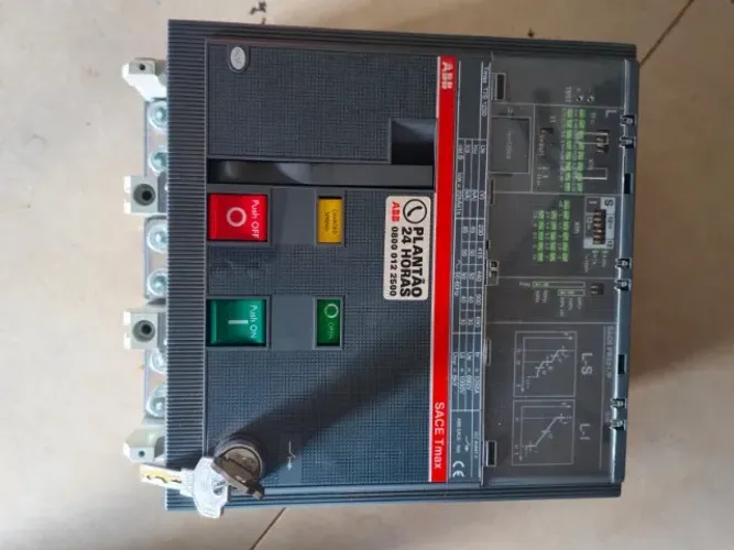 Disjuntor trifásico ABB 1250 A