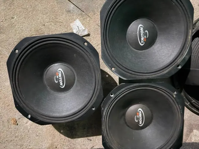 VENDO 4 MÉDIOS TRITON