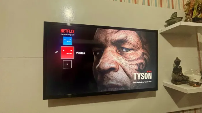 Smart TV Samsung 32" T4300 - Perfeito Estado (c/ Controle Original)