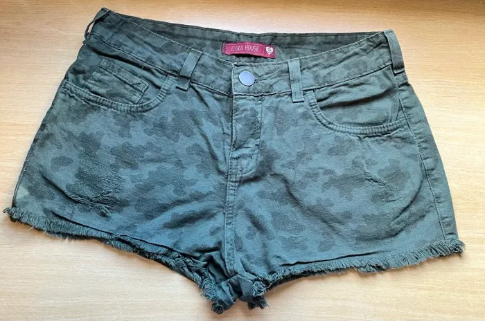 Shorts camuflado estiloso, perfeito para arrasar