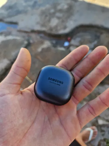 Galaxy buds live