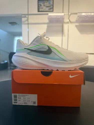 Nike Downshifter 14 - 9,5