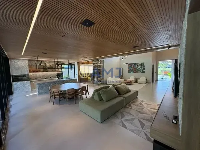 Casa Térrea de Alto Padrão no Plateau dOr Privilege | Fundo para Mata | Mobiliada